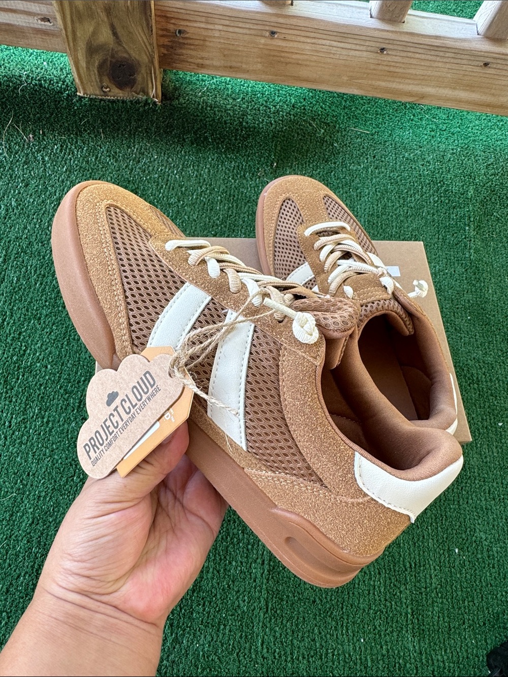Project Cloud Casual  Tan & White  Sneakers Sz 7